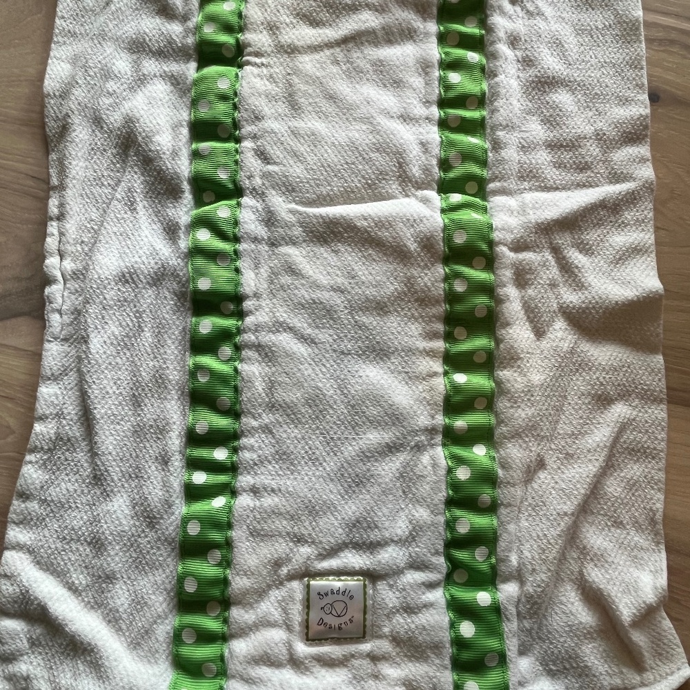 Swaddle Designs.  White/Green Baby Burp Cloth.